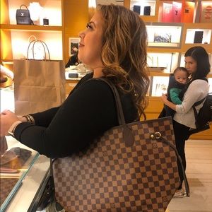 Meet your Posher, Monica